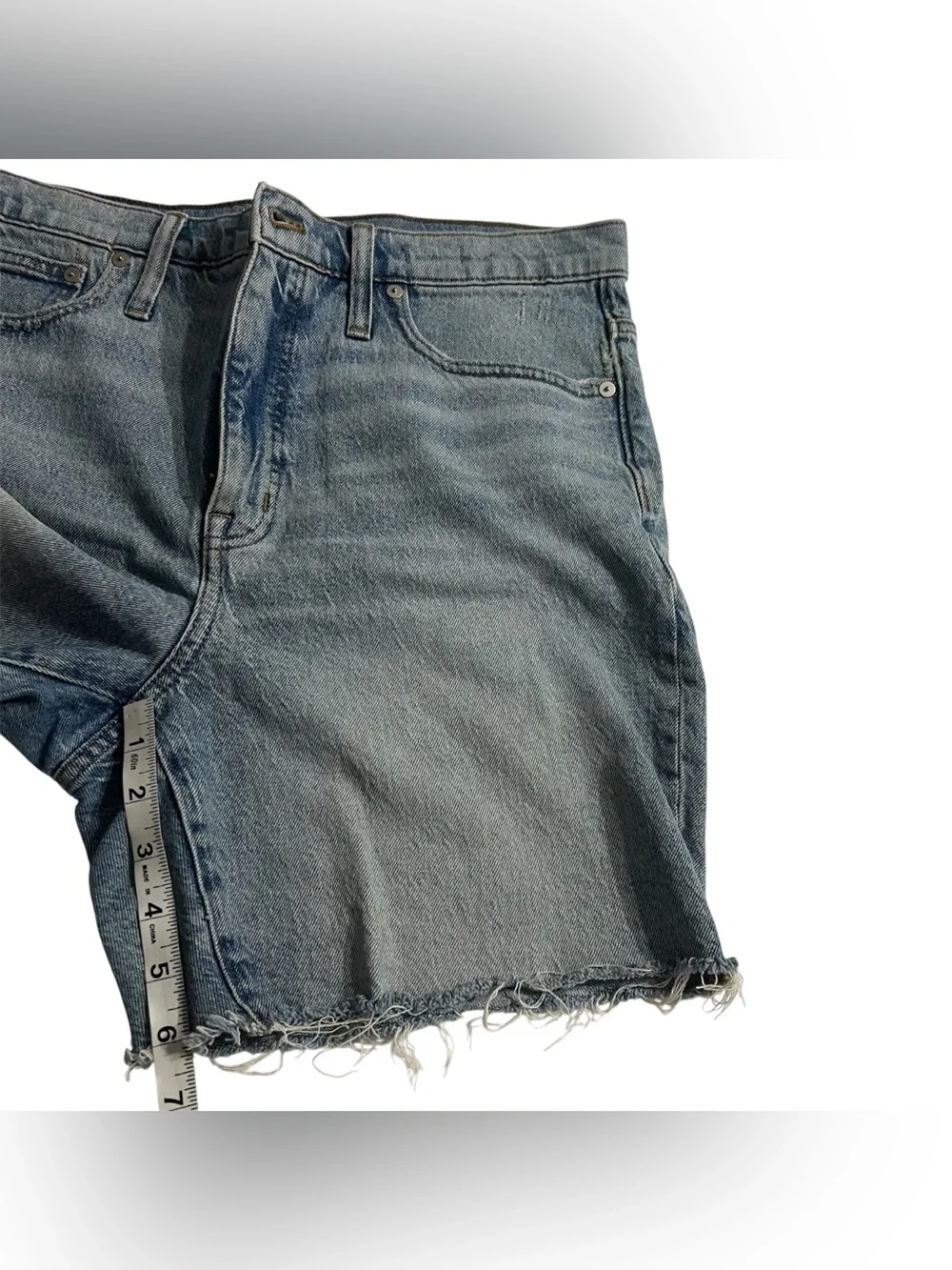 Madewell Women’s Sz 30 High Rise Mid Length Light Blue Denim Shorts Frayed